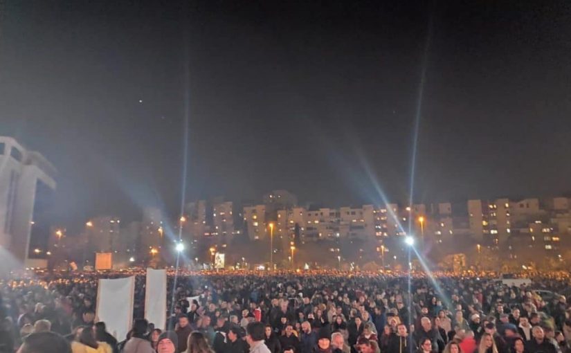 Plus de 50 000 fidèles en procession au Monténégro (Podgorica)